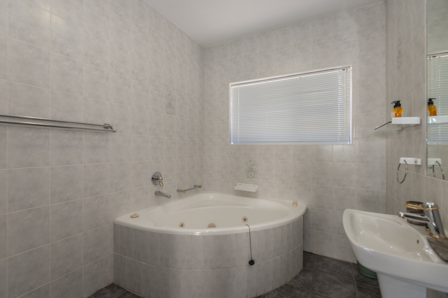 3 Bedroom Property for Sale in Myburgh Park Western Cape
